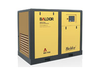 吊車“失足”,甩下3噸重空壓機